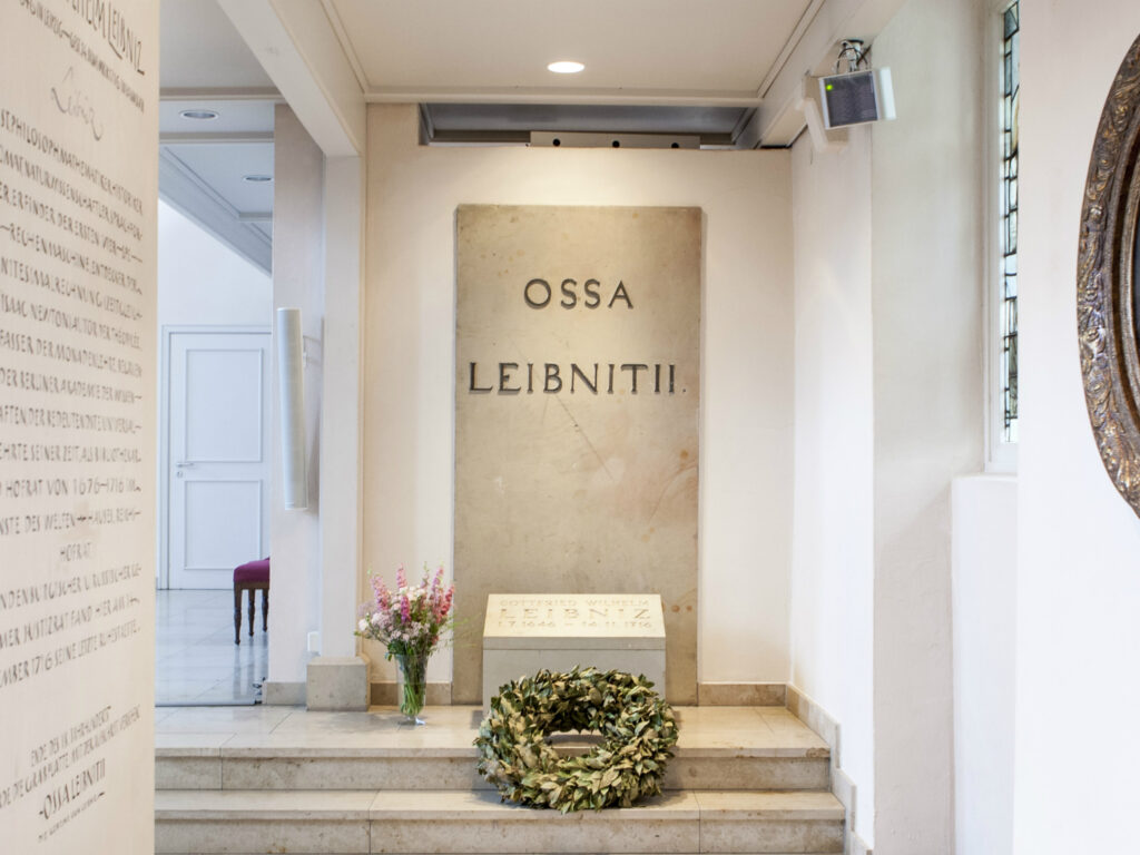 Екскурсія по Лейбніцу, могила Лейбніца, могила
