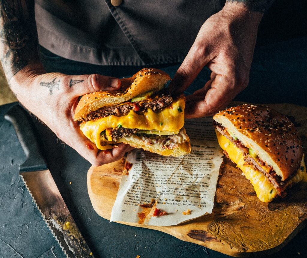 The Harp, Cheeseburger in der Mitte durchgeteilt