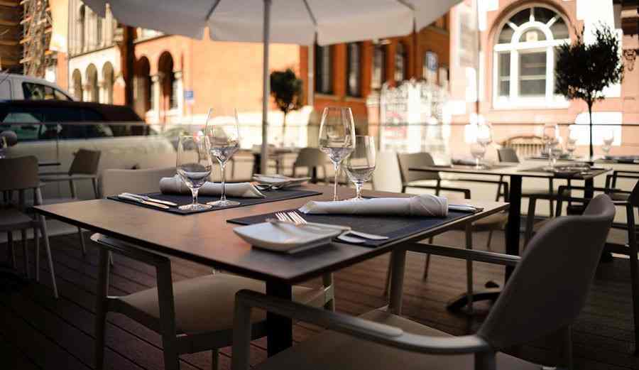 Aussenterrasse der Weinstube Leonardo